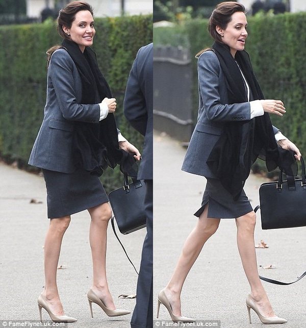 Angelina Jolie gầy gò nhưng vẫn rất xinh đẹp 1
