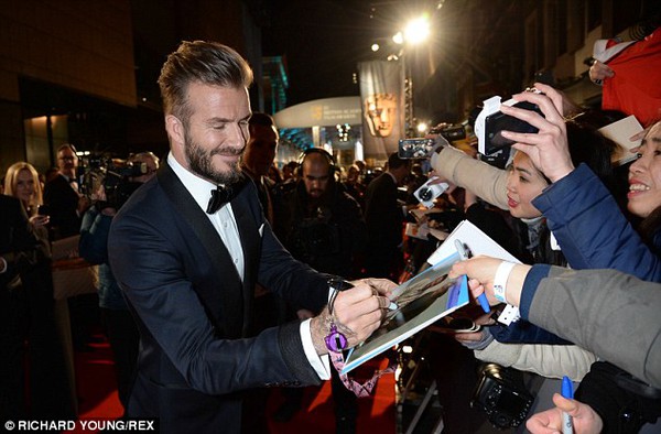 David Beckham gây xôn xao trên thảm đỏ BAFTA 2015 5