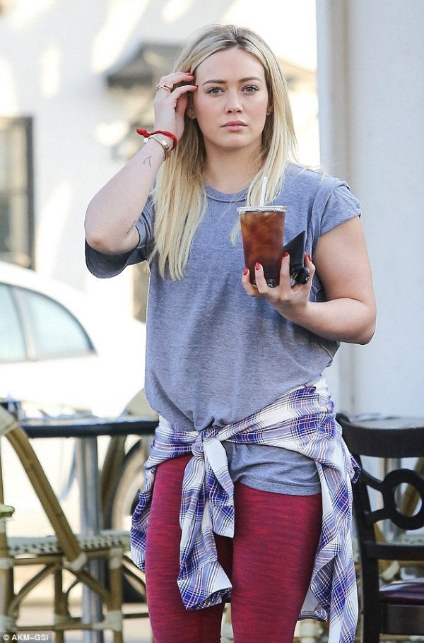 Hilary Duff đệ đơn ly hôn sau 1 năm ly thân chồng 1