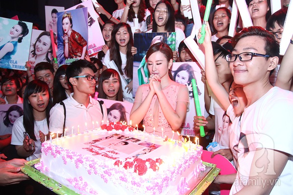 Angela Phương Trinh được tổ chức sinh nhật trên sân khấu 4
