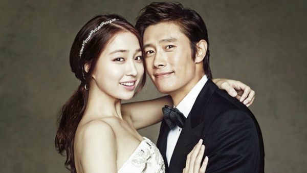 Lee Byung Hun vẫn đang nỗ lực lấy lòng vợ 1