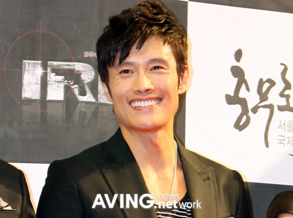 Lee Byung Hun lại dính nghi án tình ái với nữ ca sĩ trẻ 2