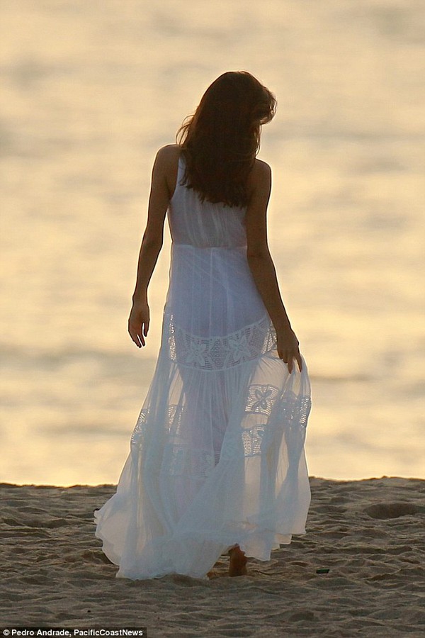 Miranda Kerr xinh như thiên thần trong hậu trường buổi quay phim 3
