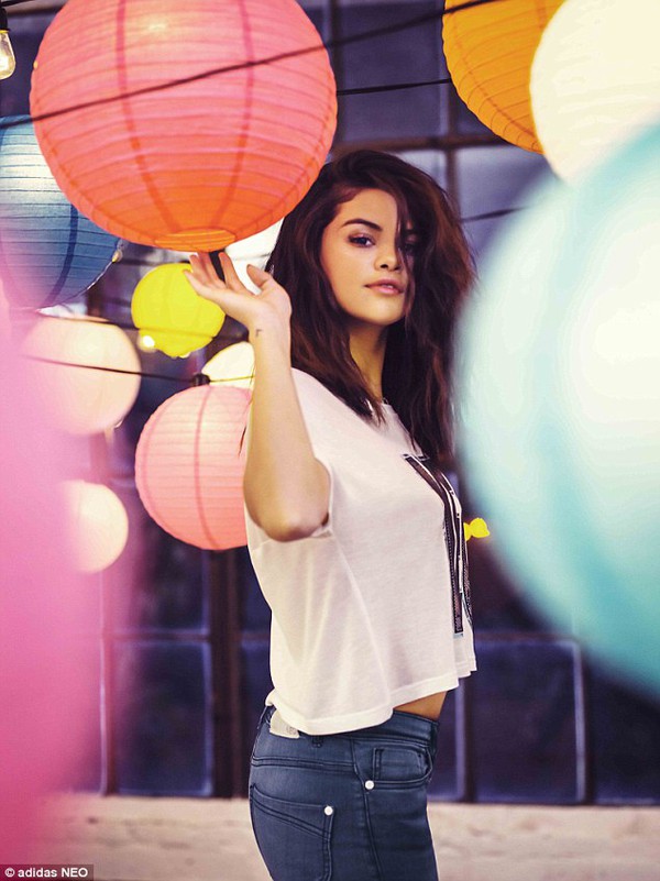 Selena Gomez trẻ trung gợi cảm trong bộ ảnh mới 2