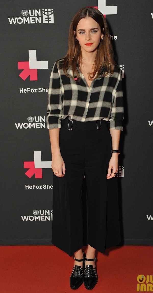 Emma Watson bị dọa tung ảnh khỏa th&acirc;n 2