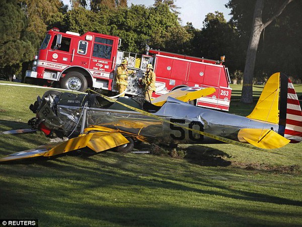 Tài tử Harrison Ford bị tai nạn máy bay 1