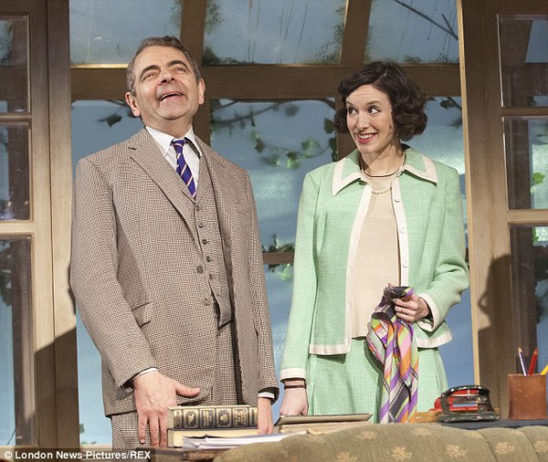 Mr Bean Rowan Atkinson, bạn gái thua 28 tuổi