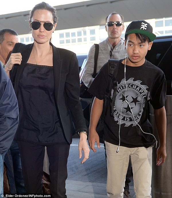 Angelina Jolie và con trai cả Madoxx