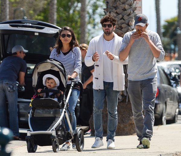 Con gái Mila Kunis - Ashton Kutcher 