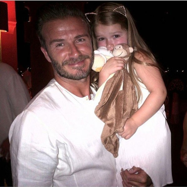 Harper Beckham dự sinh nhật bố