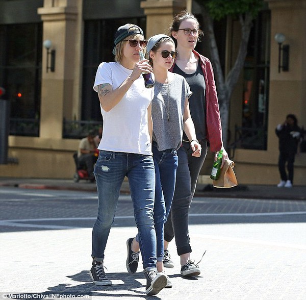 Kristen Stewart và Alicia Cargile