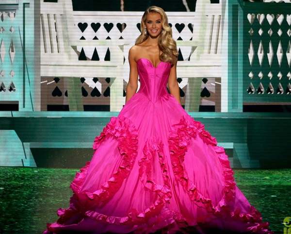 Hoa hậu Mỹ đẹp như búp bê Barbie