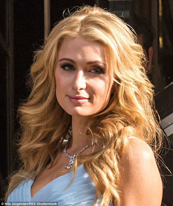 Paris Hilton làm phù dâu