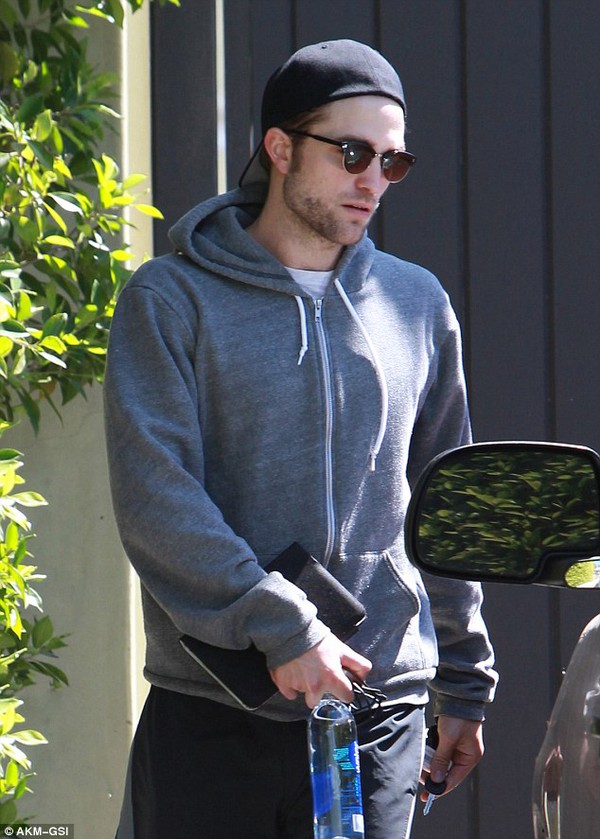 Robert Pattinson đi tập thể dục