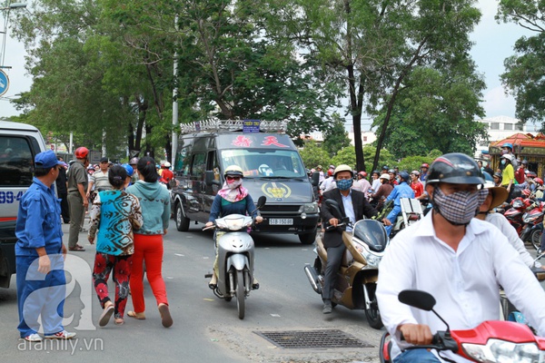 Đám tang Duy Nhân