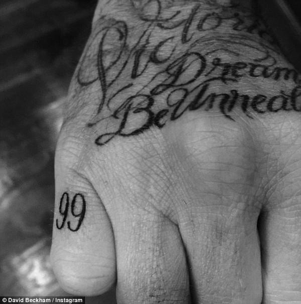 David Beckham xăm số 99