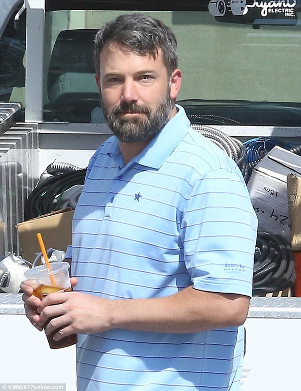 BenAffleck bất ngờ không còn đeo nhẫn cưới