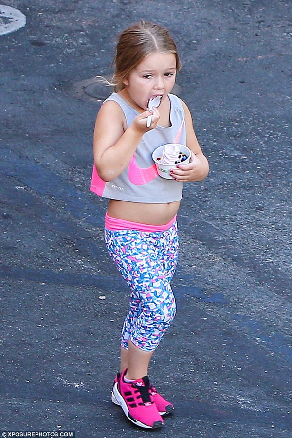 Harper ăn kem