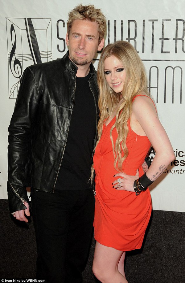 Avril Lavigne ly thân