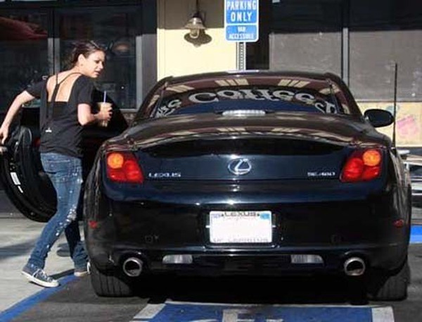 Xe Lexus của Miranda Kerr