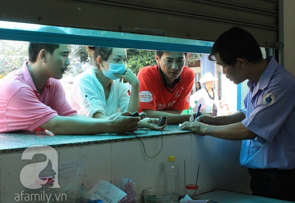Ngộ nghĩnh Sài Gòn: Quầy sạc điện thoại trong bệnh viện Nhi Đồng 1 1