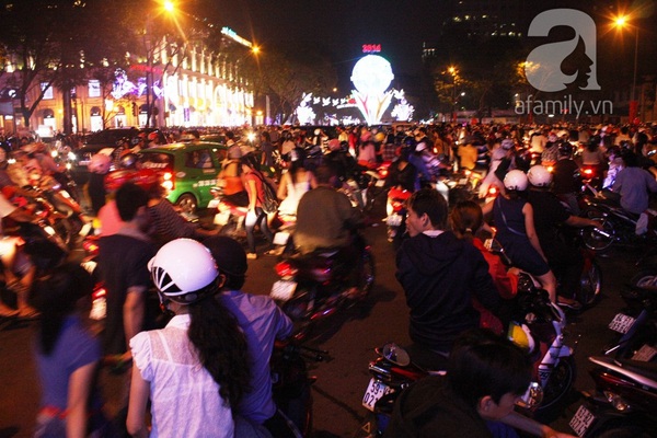 Nhiều tụ điểm vui chơi Hà Nội - Sài Gòn quá tải người dịp Giáng Sinh 4