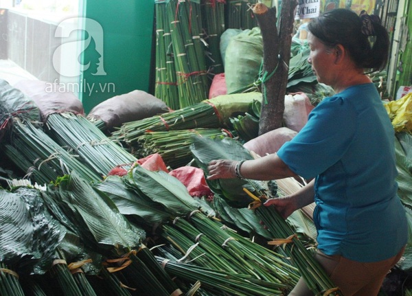 Tấp nập chợ lá dong giữa Sài Gòn 2