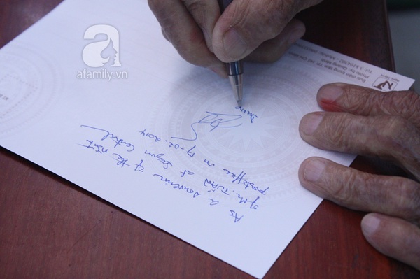 Gặp người đàn ông hơn 24 năm viết thư thuê ở bưu điện Sài Gòn 2