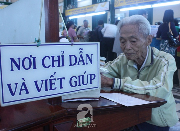 Gặp người đàn ông hơn 24 năm viết thư thuê ở bưu điện Sài Gòn 1