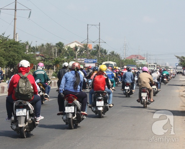 Người miền Tây ùn ùn đổ về về TP Hồ Chí Minh sau nghỉ Tết 3