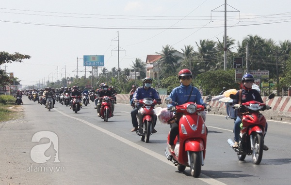 Người miền Tây ùn ùn đổ về về TP Hồ Chí Minh sau nghỉ Tết 2