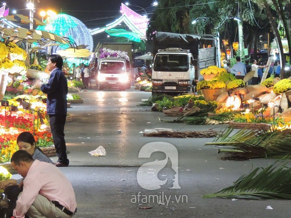 TP.HCM: Đường hoa Nguyễn Huệ được thu dọn trong trật tự 11