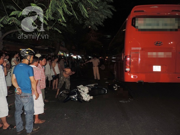 TPHCM: Va quệt với xe máy, một người chết dưới gầm xe khách 1