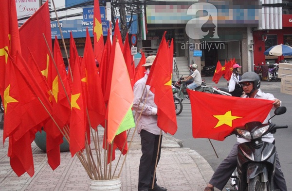 Đường phố TP. Hồ Chí Minh tràn ngập sắc màu mừng ngày 30/4 10