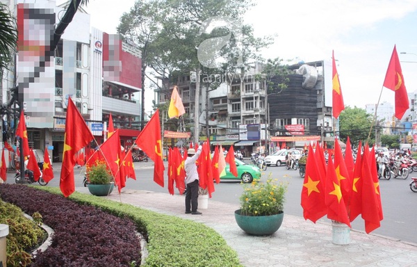 Đường phố TP. Hồ Chí Minh tràn ngập sắc màu mừng ngày 30/4 11