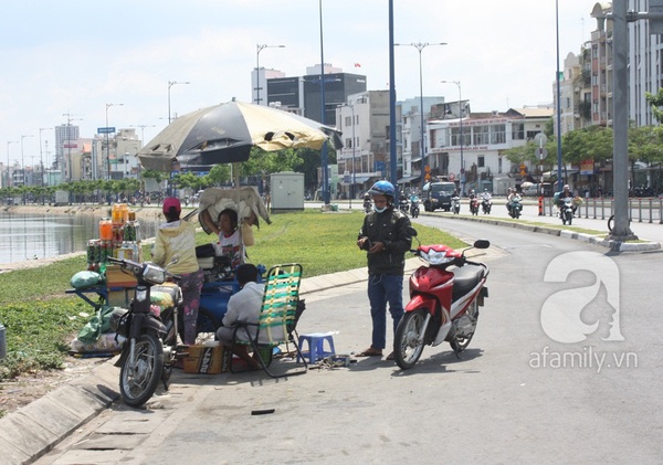 Nắng đầu mùa, người dân tung chăn đệm ra phơi ngợp phố 25