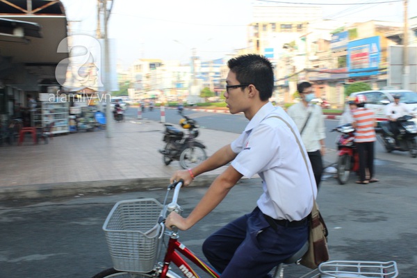 Thí sinh hồ hởi, phụ huynh hồi hộp với kỳ thi tốt nghiệp THPT hôm nay 15