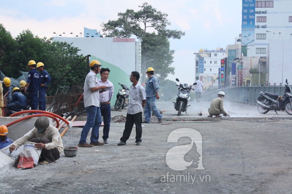 TP.HCM: Người dân khấp khởi chờ ngày thông cầu từ Q.1 sang Q. Bình Thạnh 7