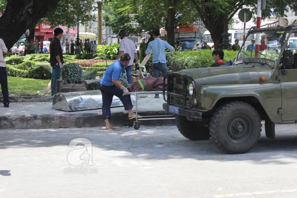  Một người vô gia cư tự thiêu tại công viên vì túng quẫn 2