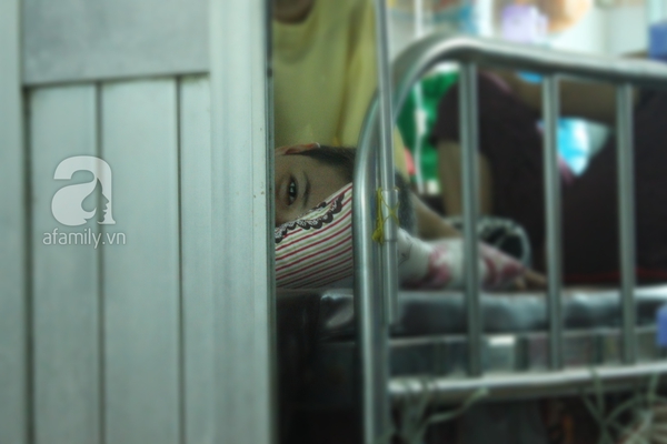 Những em bé sống dưới gầm giường bệnh viện 6