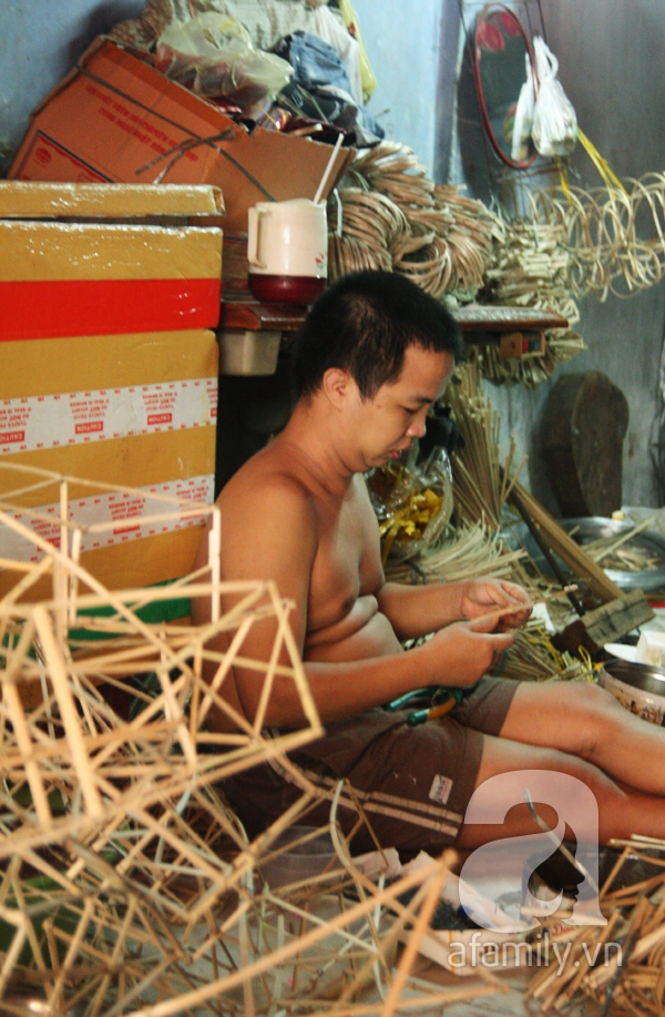 Sài Gòn: Xóm lồng đèn 50 tuổi nhộn nhịp vào mùa 4