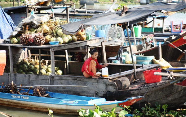 Những mảnh đời trôi dạt bên dòng kênh Tẻ Sài Gòn 10
