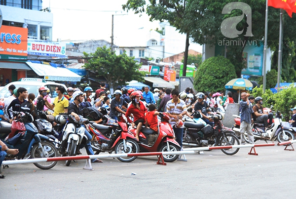 Sau kì nghỉ lễ người dân ùn ùn kéo về thành phố 24