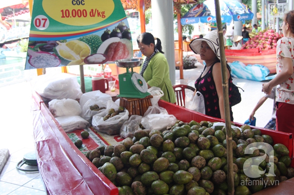 TP HCM: Chen chúc đi mua trái cây cực tươi ngon giảm giá tới 40%  8
