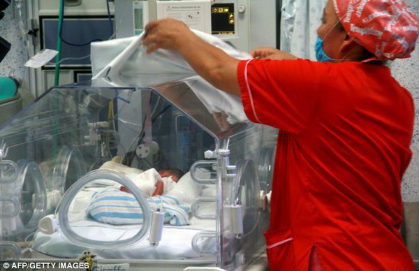 Sinh tư xong, 12 năm sau lại sinh s&aacute;u 3