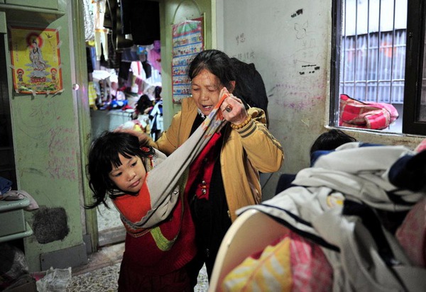 Cảm phục người phụ nữ nhặt rác cưu mang hơn 30 đứa trẻ 3