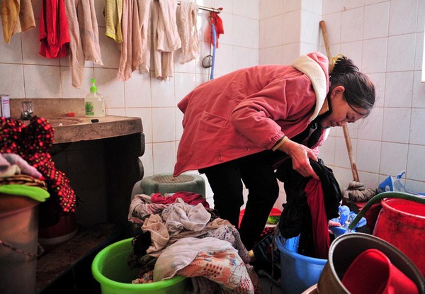 Cảm phục người phụ nữ nhặt rác cưu mang hơn 30 đứa trẻ 6