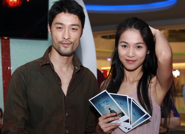 Các cặp đôi sao Việt nô nức đi xem phim của Ben Affleck 2