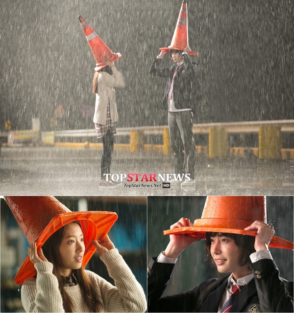 Park Shin Hye, Lee Jong Suk đáng yêu dưới mưa 1