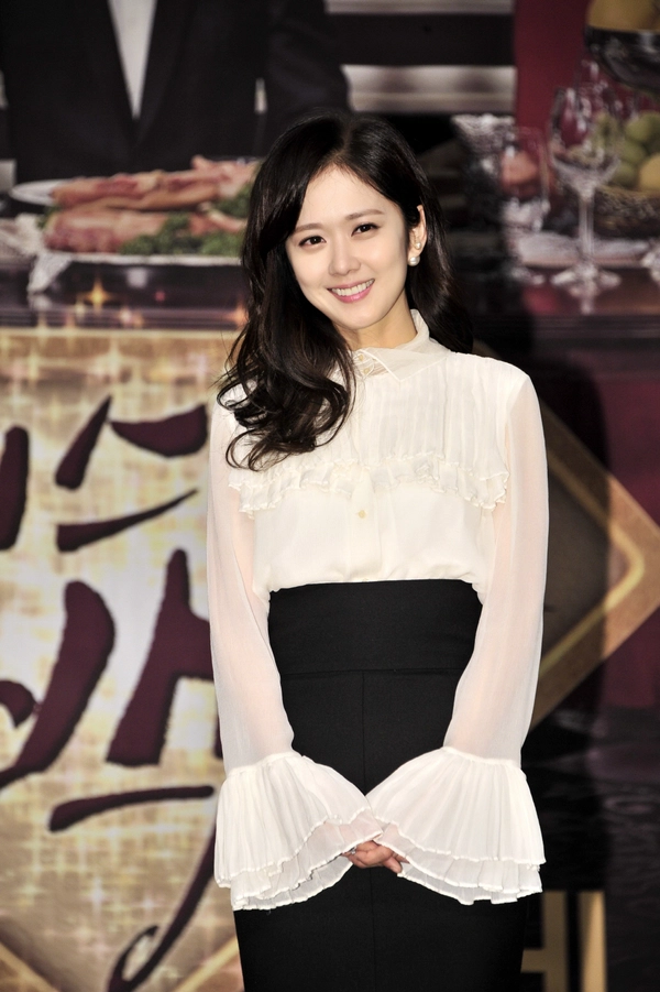 Jang Nara váy áo diêm dúa đi họp báo phim mới 4